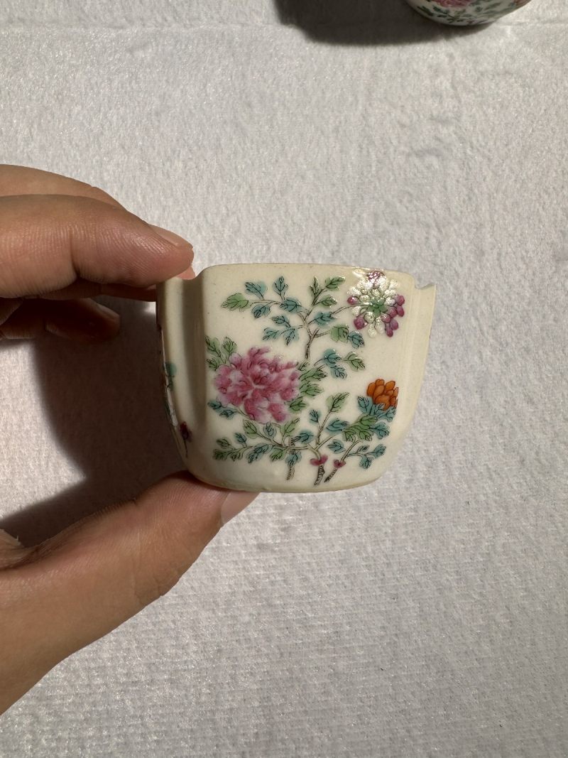 清嘉庆 粉彩四季花卉倭角杯 （一对） - 图4
