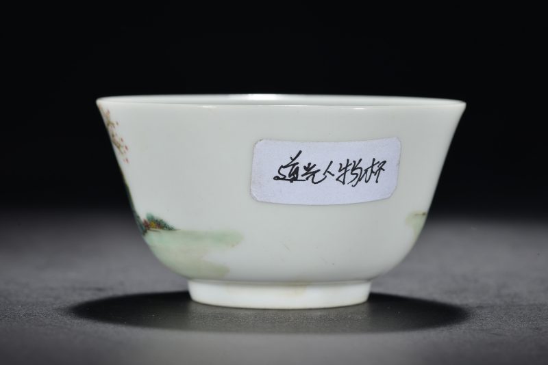 清 粉彩人物故事小杯 - 图3