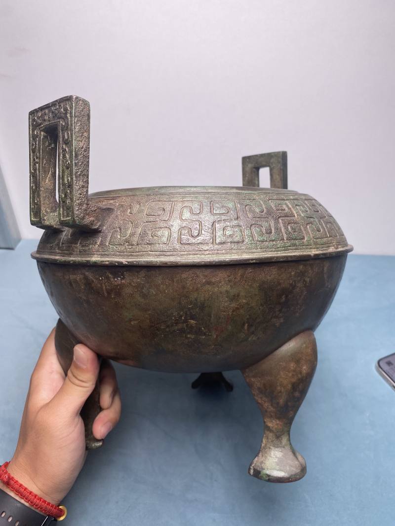 明 铜带铭文夔龙纹三足鼎 - 图10