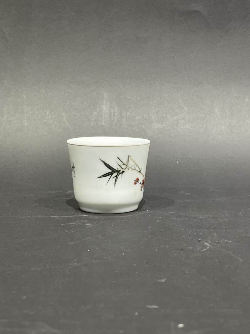 解放后粉彩梅竹双青纹把杯 - 图2
