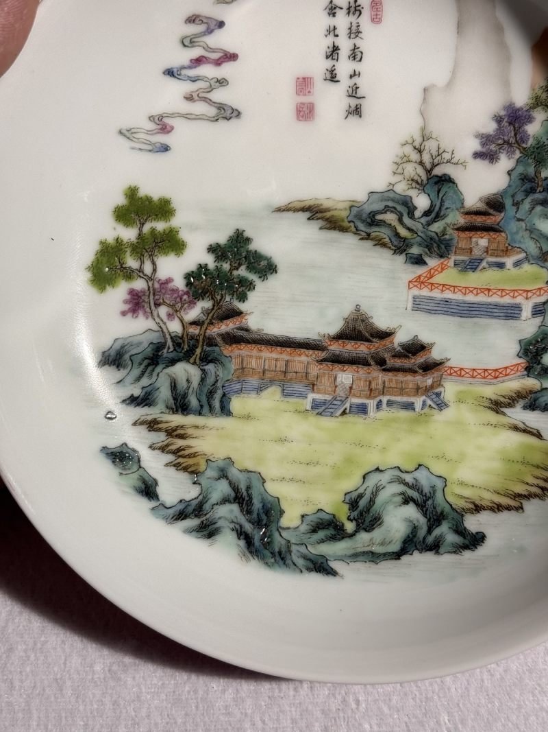 乾隆款 珐琅彩外胭脂红山水楼阁图盘 - 图14