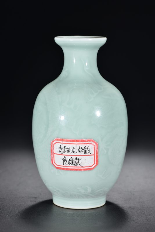 清 粉青釉模印龙纹瓶 - 图4
