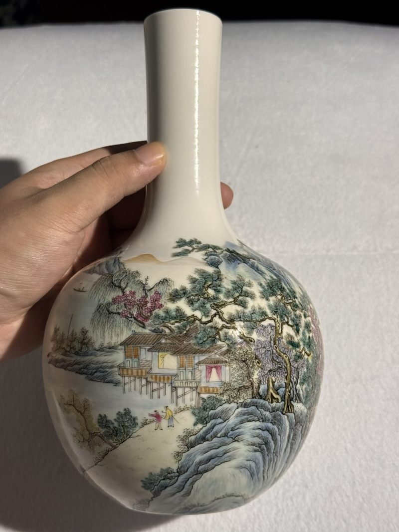 民国 粉彩山水人物天球瓶 - 图2