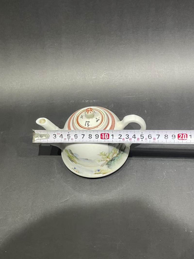 解放后粉彩山水人物纹壶 - 图13