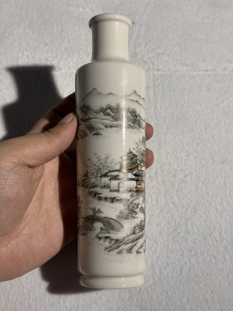 民国 墨彩山水楼阁人物纸槌瓶 - 图5