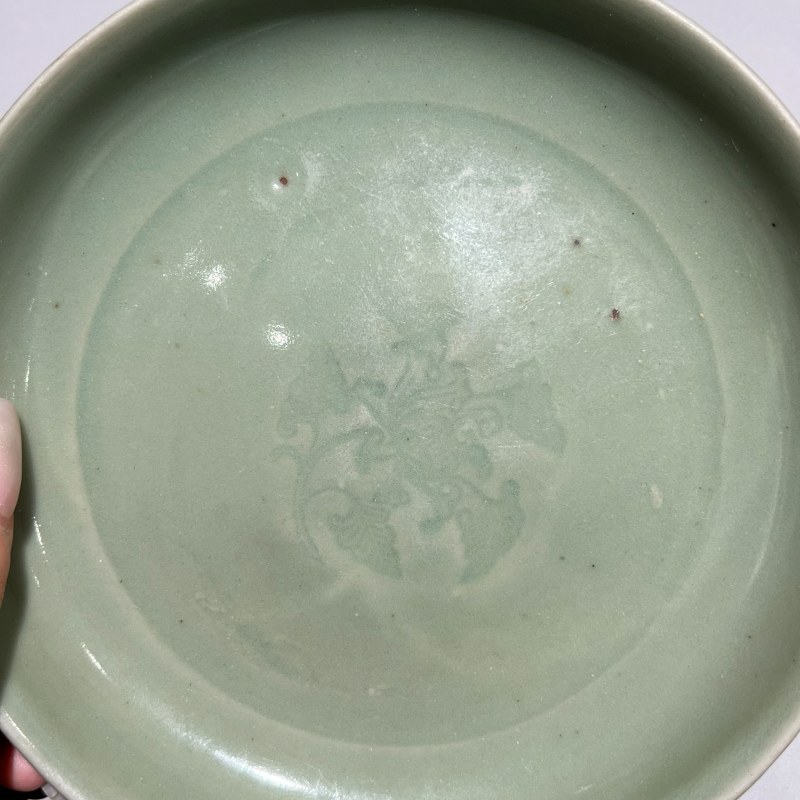 明代 龙泉窑梅子青釉内花卉纹洗 - 图8