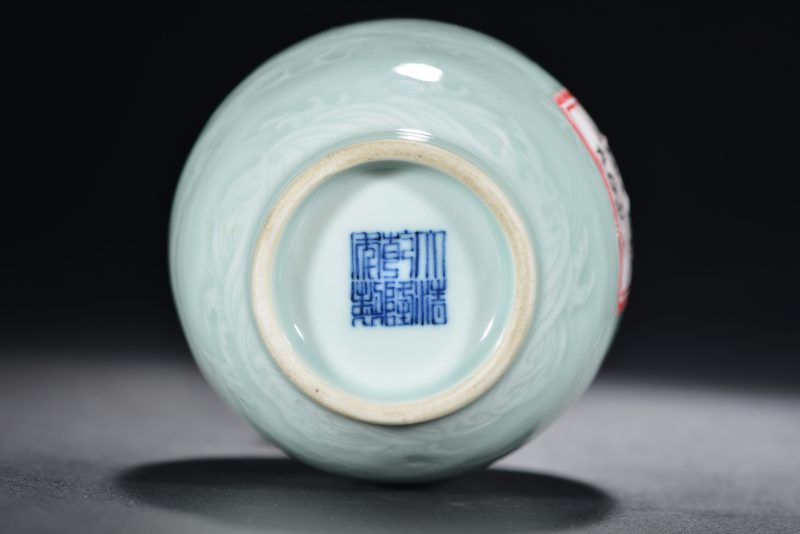 清 粉青釉模印龙纹瓶 - 图5