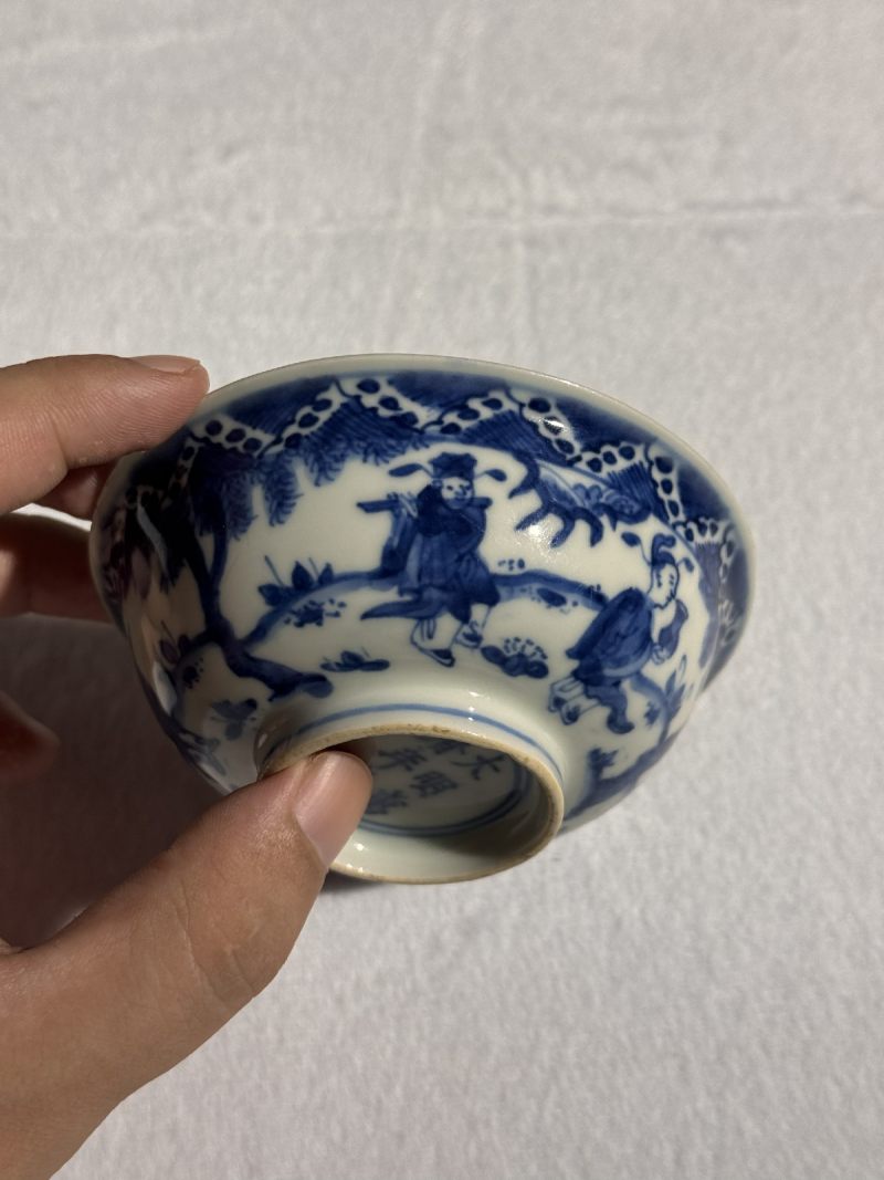 明万历 青花人物纹酒圆 - 图5