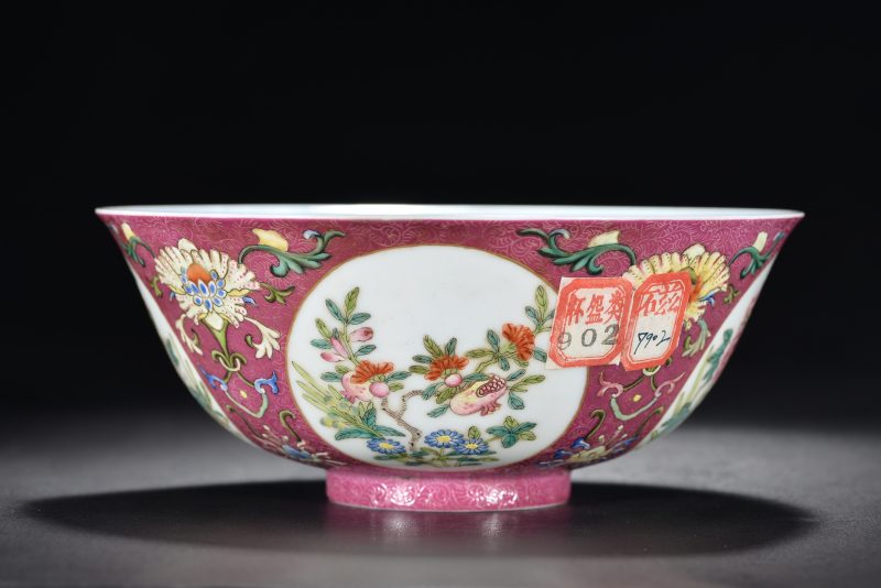 清 内青花外粉彩开光花卉纹碗 - 图2