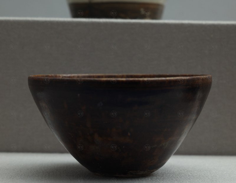 南宋（1127-1279） 吉州窑玳瑁釉剪纸贴花纹盏 - 图2