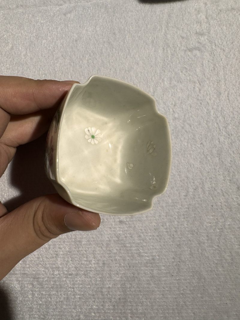 清嘉庆 粉彩四季花卉倭角杯 （一对） - 图6
