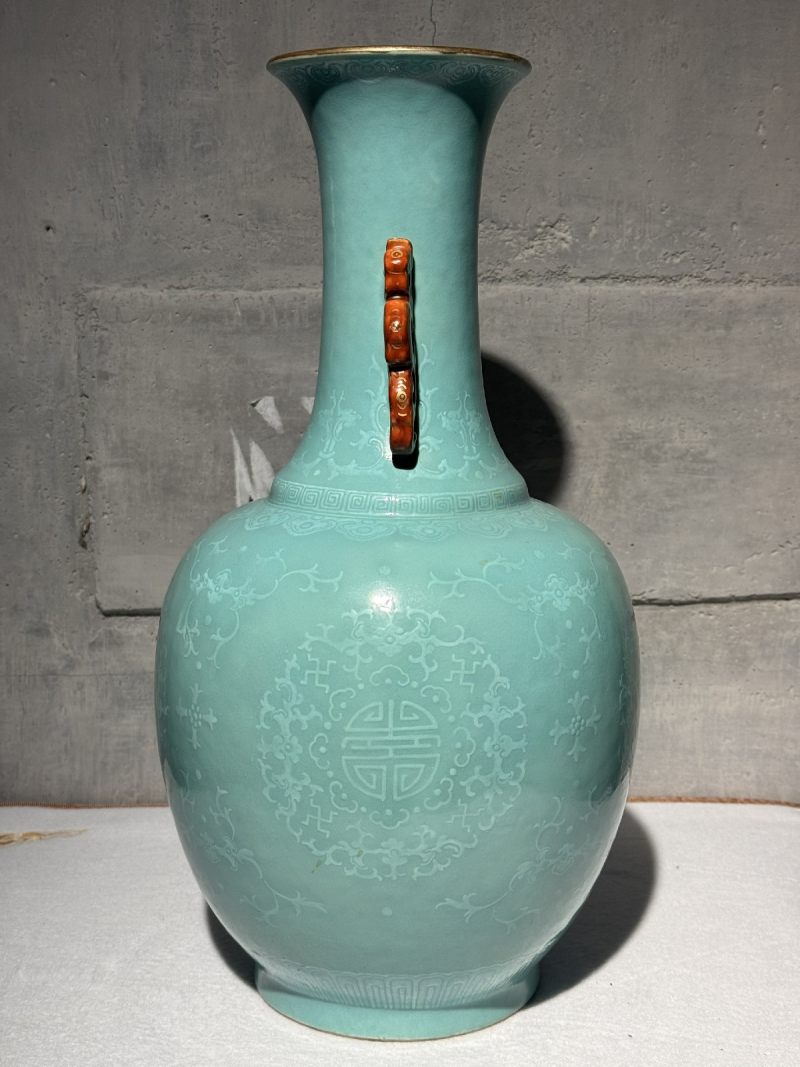 清乾隆 松石绿地堆花立粉双耳瓶 - 图3