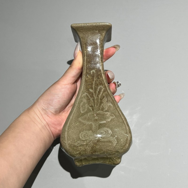 明代 龙泉窑青釉印花四方瓶一对 - 图6