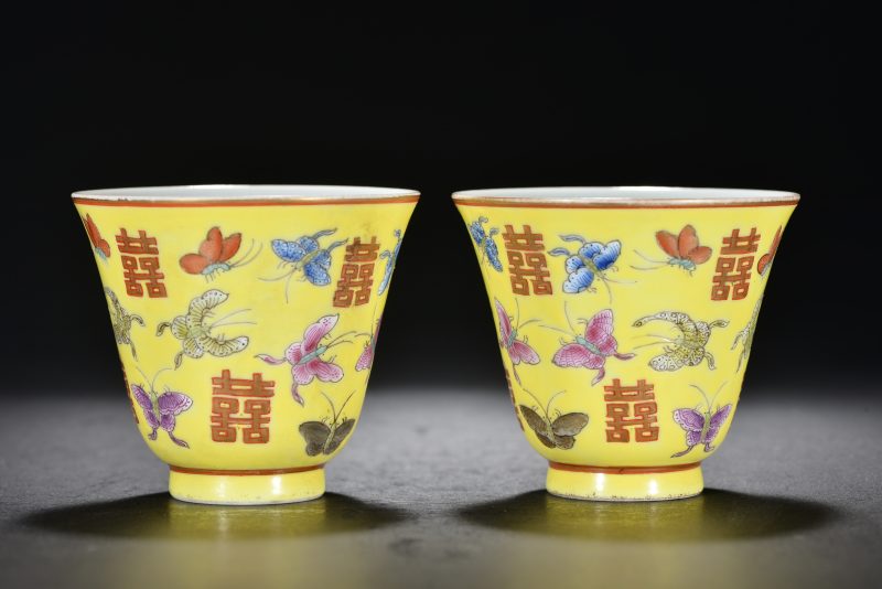 清 黄釉粉彩喜字蝴蝶纹杯（2件） - 图2