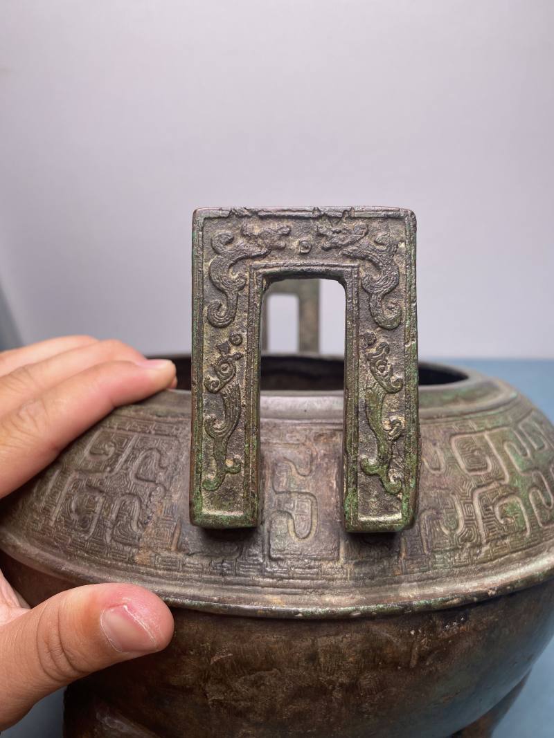 明 铜带铭文夔龙纹三足鼎 - 图12