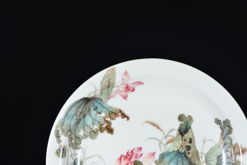 清 粉彩荷莲纹盘 - 图3