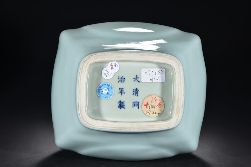 清 粉青釉杏圆贯耳瓶 - 图6
