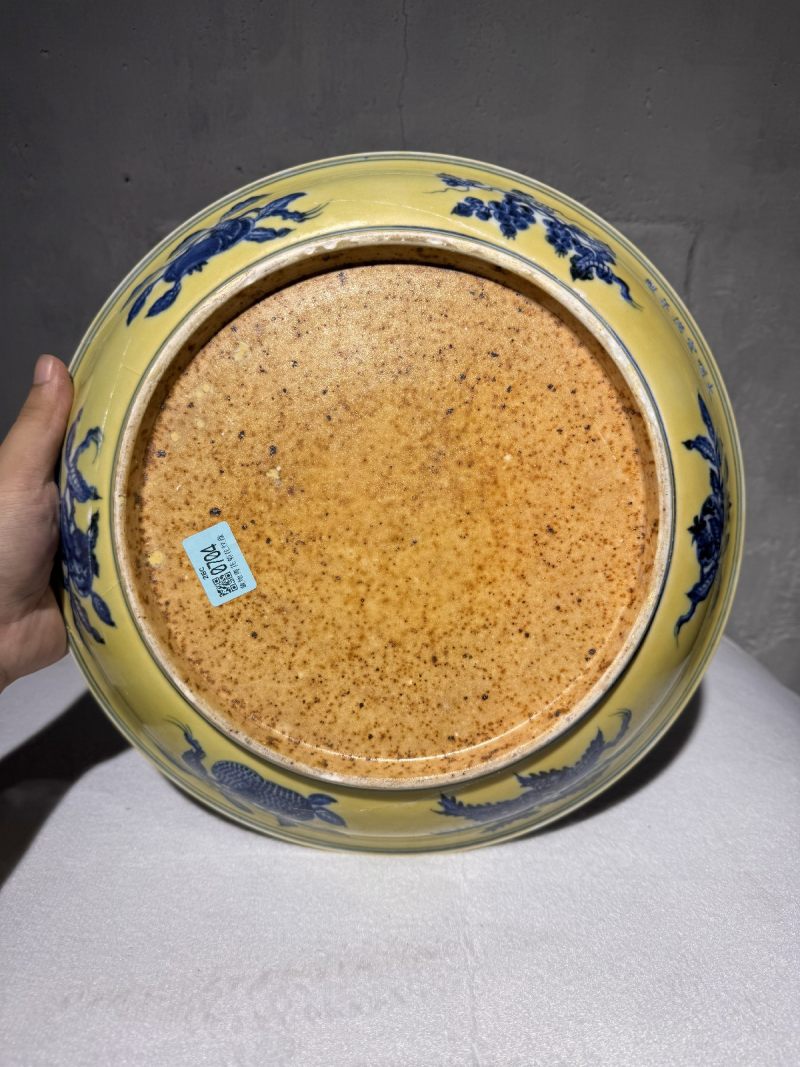 明宣德 黄地青花菊花纹大盘 - 图7