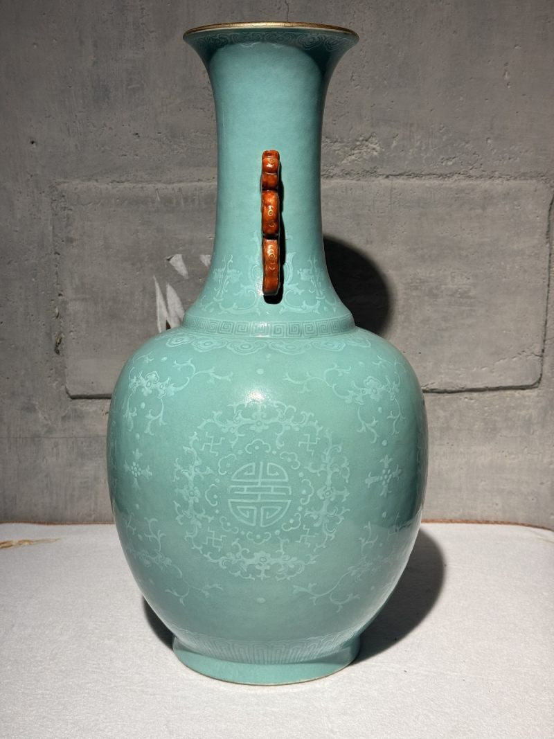 清乾隆 松石绿地堆花立粉双耳瓶 - 图4
