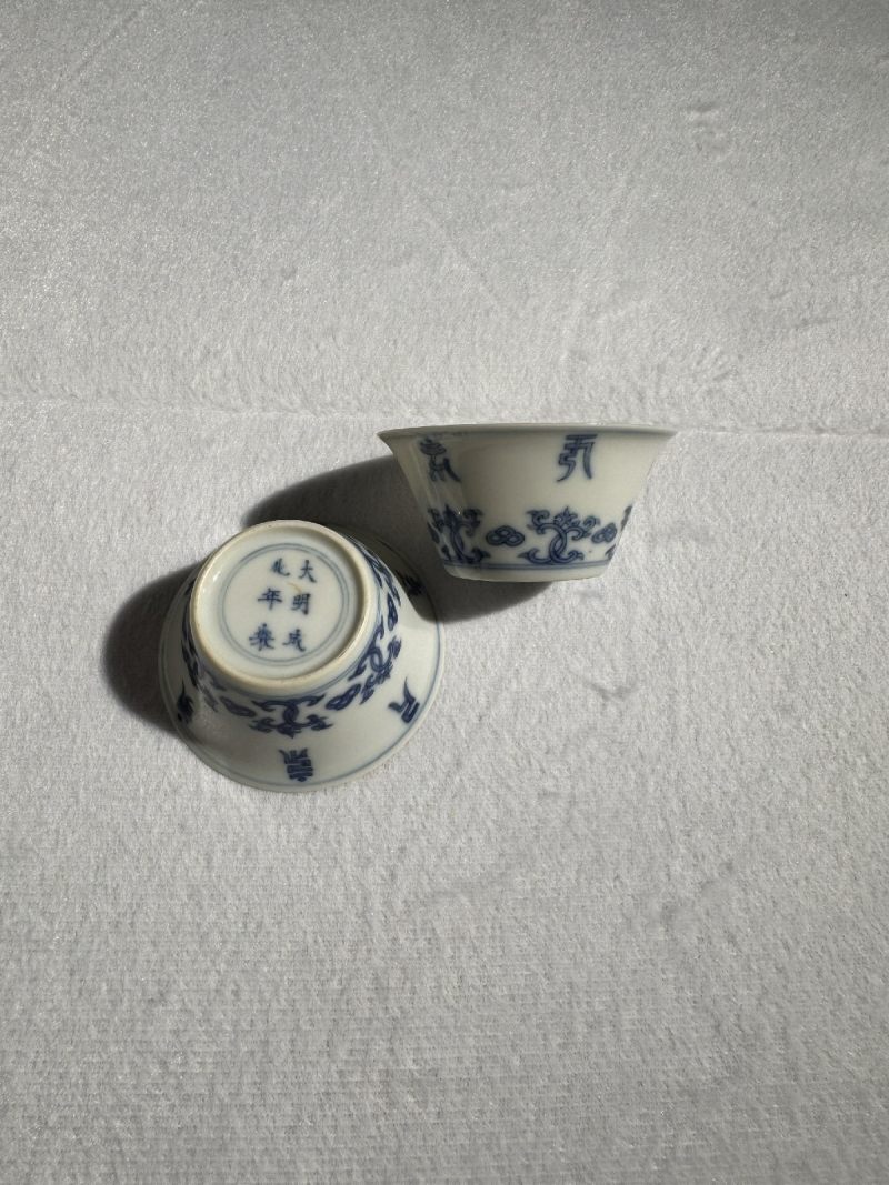 清雍正 青花莲托梵文马蹄杯 （一对） - 图2