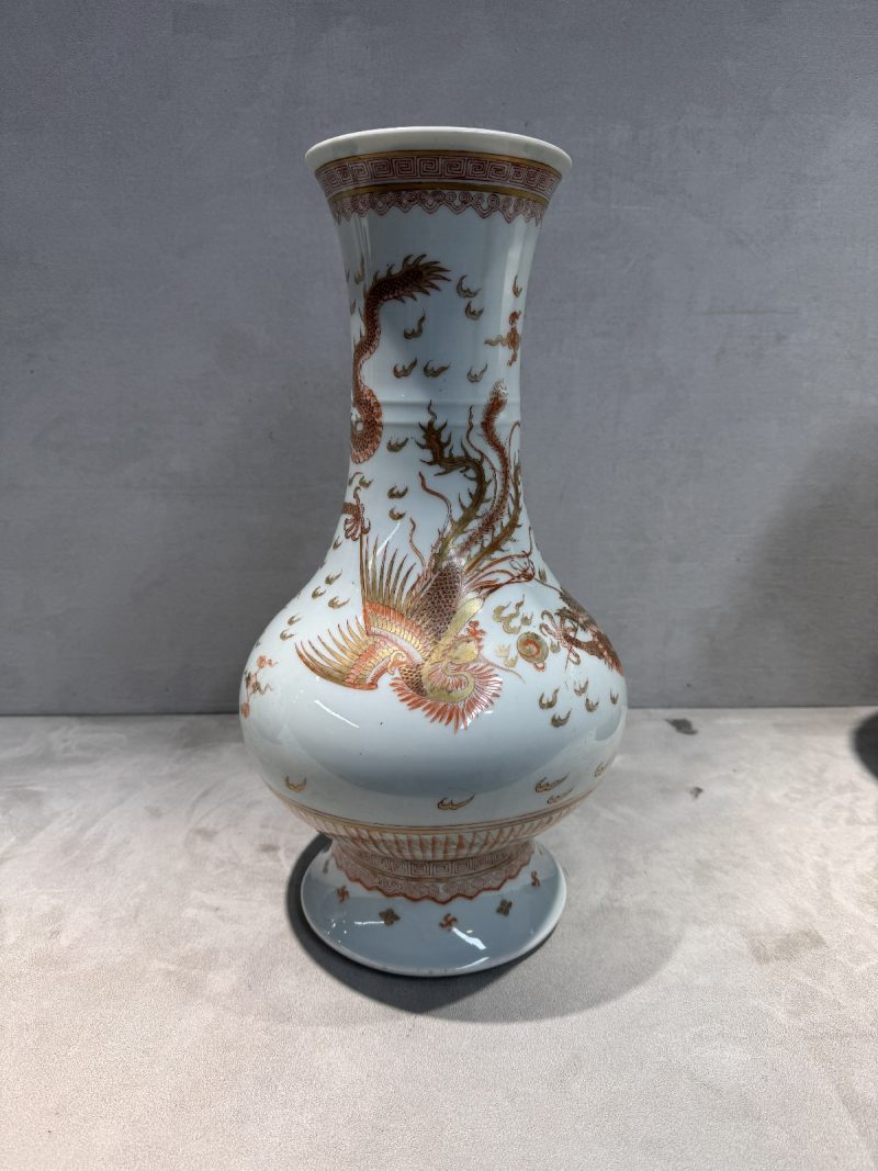 清康熙 矾红描金龙凤呈祥纹琵琶尊 - 图3
