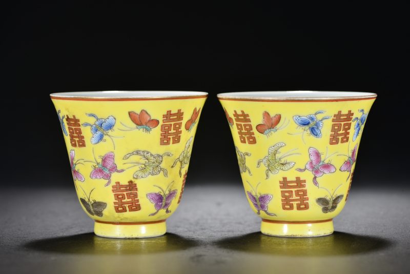 清 黄釉粉彩喜字蝴蝶纹杯（2件） - 图3