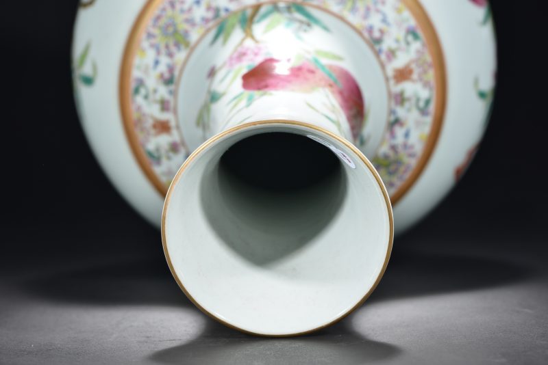 清 粉彩寿桃纹赏瓶 - 图12