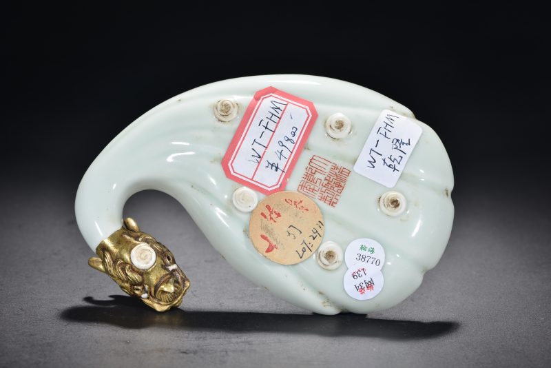 清 矾红描金鱼化龙笔舔 - 图7
