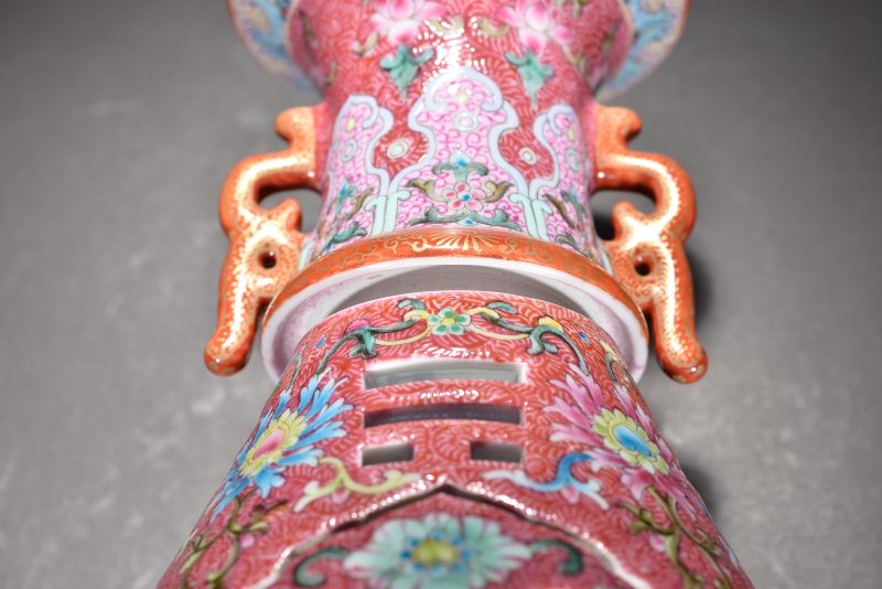 清 粉彩轧道镂空花卉瓶 - 图9