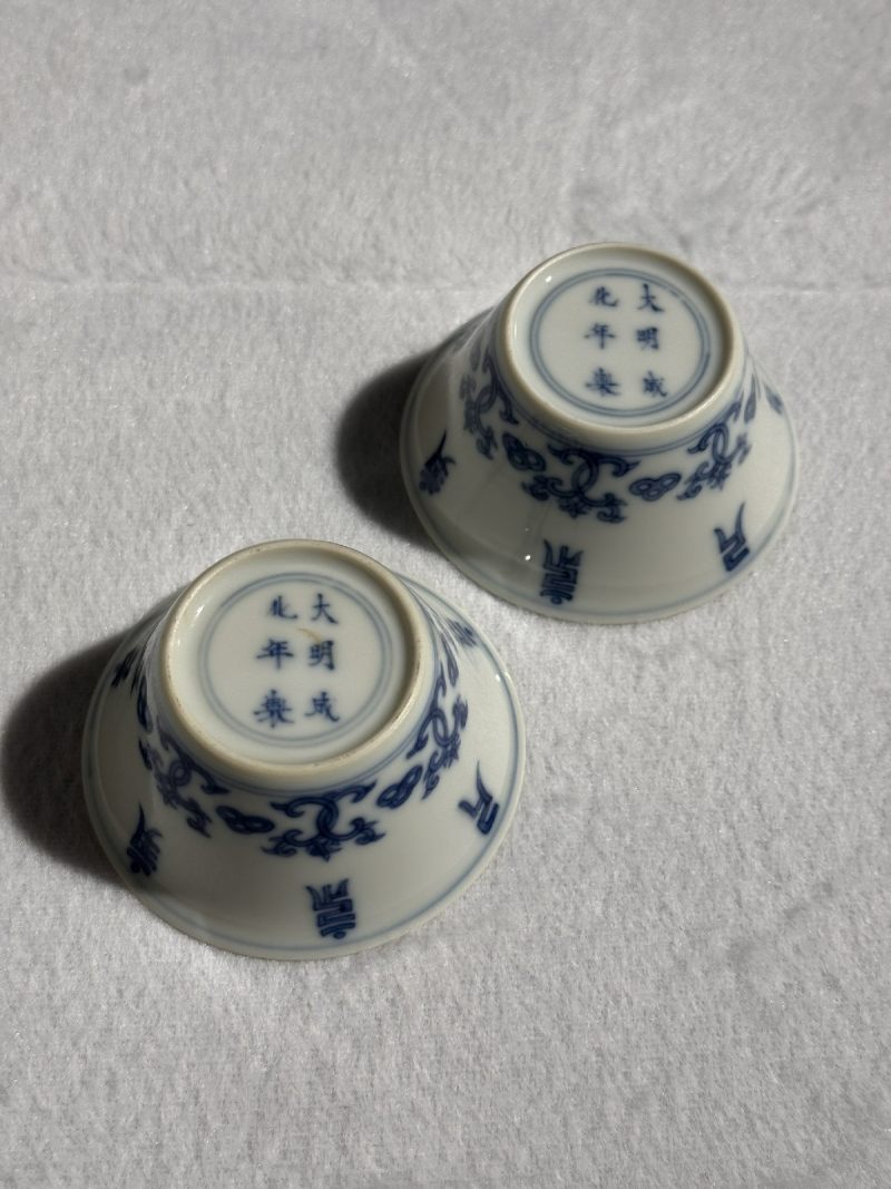 清雍正 青花莲托梵文马蹄杯 （一对） - 图3