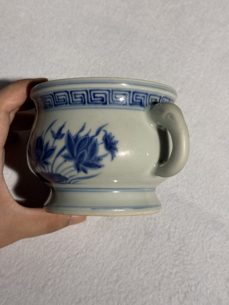 明成化 青花荷花纹象耳炉 - 图4