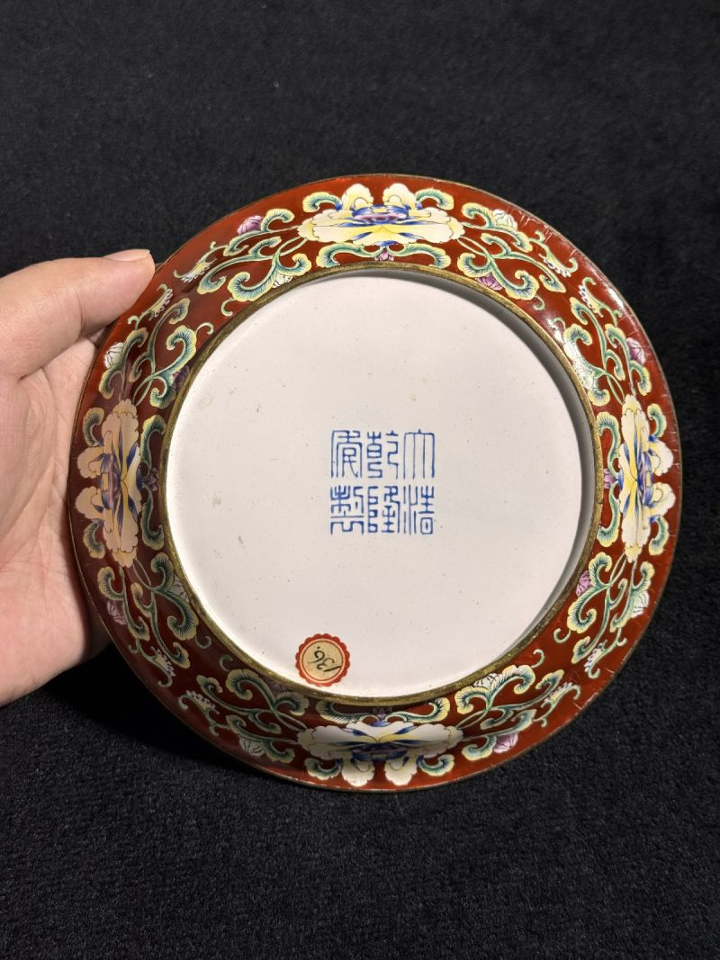 清乾隆 铜胎画珐琅缠枝莲纹盘 - 图2