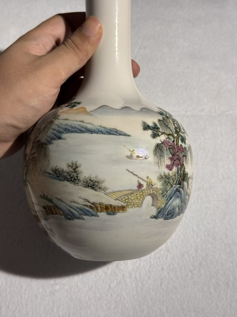 民国 粉彩山水人物天球瓶 - 图5