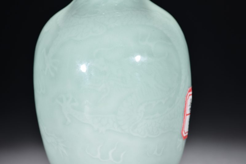 清 粉青釉模印龙纹瓶 - 图8