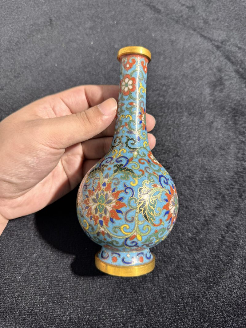 清乾隆 铜胎掐丝珐琅缠枝莲纹香瓶 - 图3