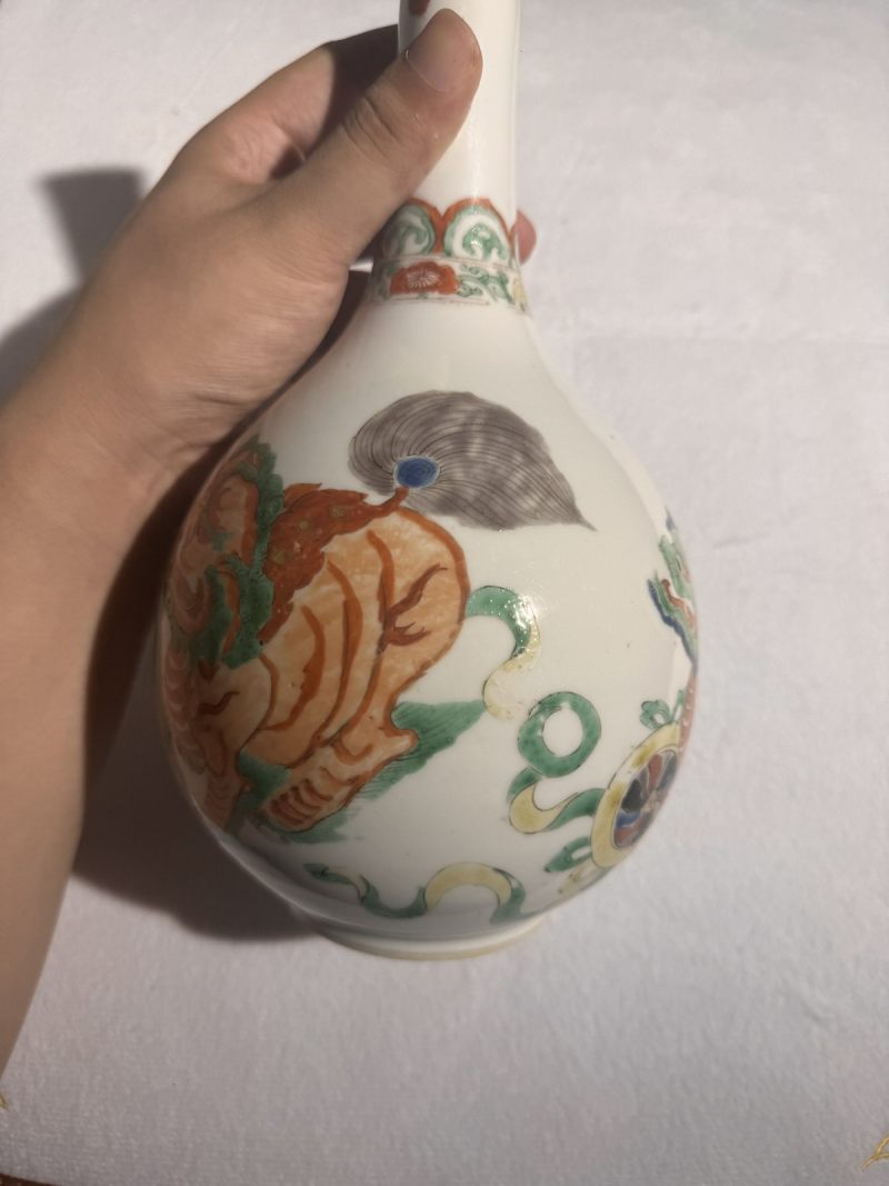 清康熙 五彩狮子戏球胆瓶 - 图4