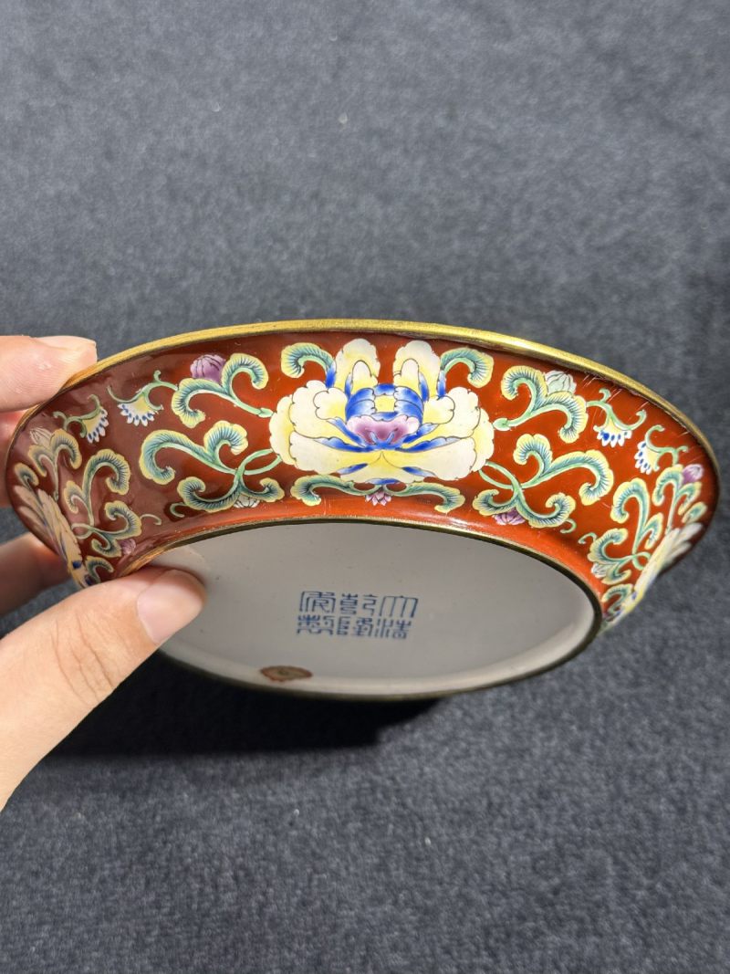 清乾隆 铜胎画珐琅缠枝莲纹盘 - 图3