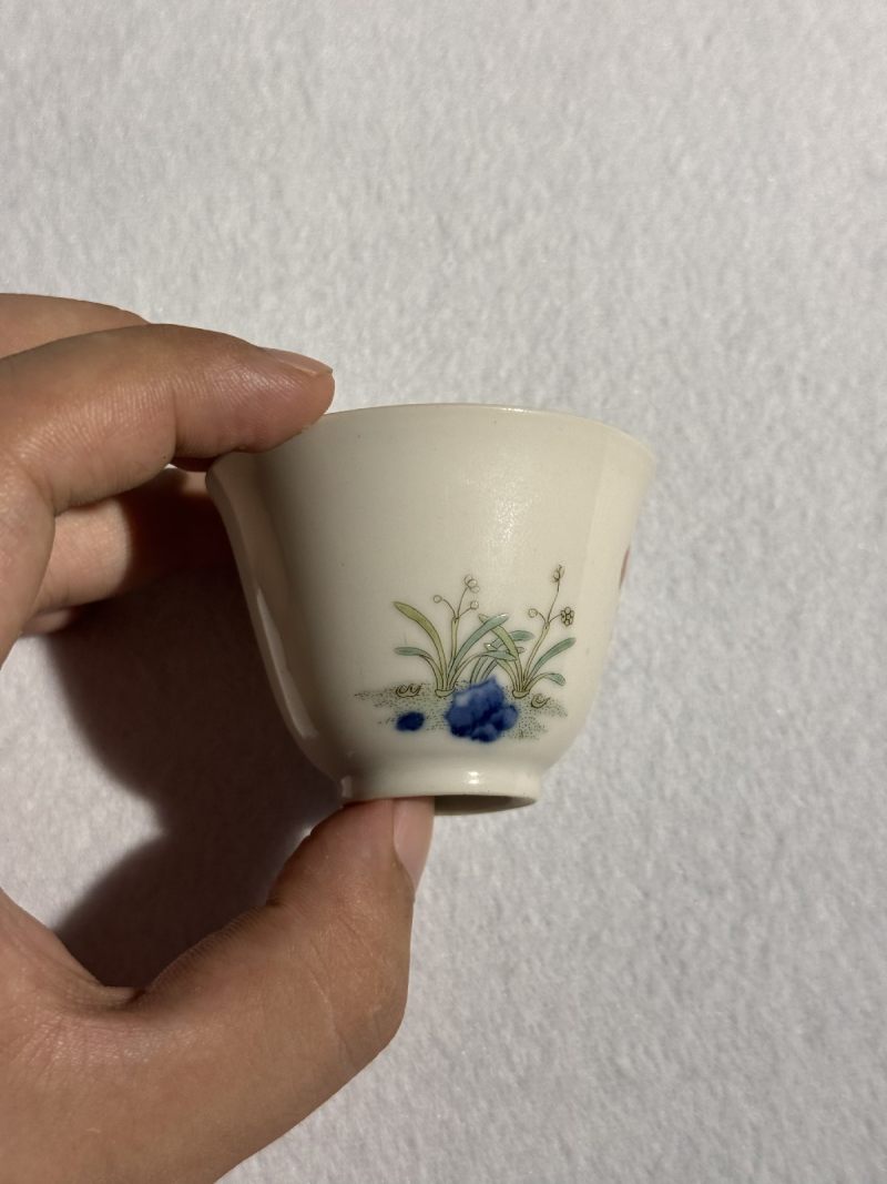 清乾隆 青花粉彩水仙纹花神杯 （一对） - 图15