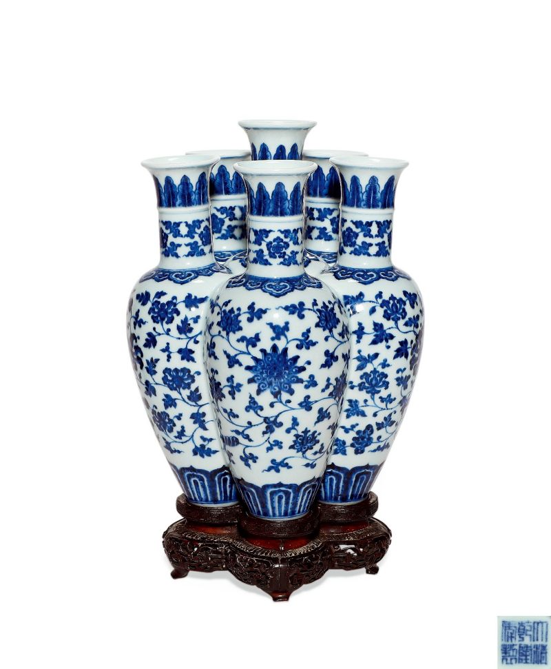 清乾隆 唐窑青花缠枝花卉纹六孔瓶（配座） - 图1