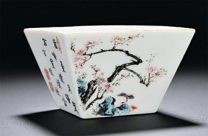 清乾隆 唐英制粉彩灵仙祝寿诗文方斗杯 - 图2