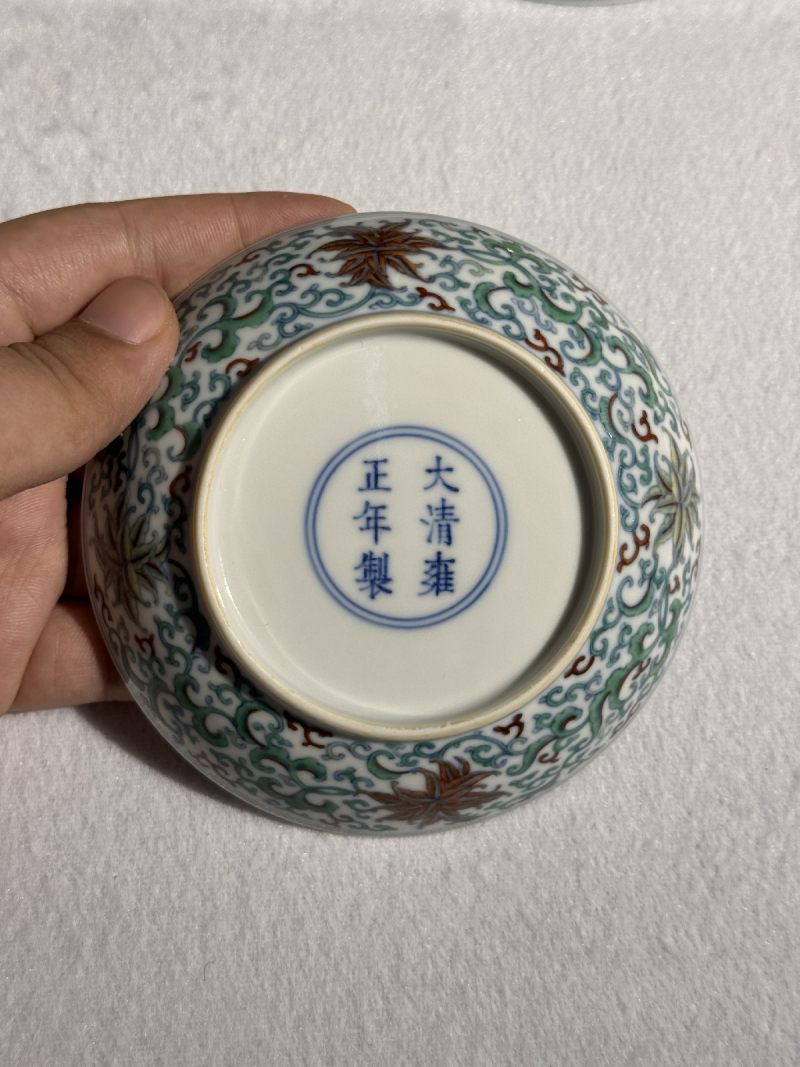 清雍正 斗彩西番莲纹盘 （一对） - 图4