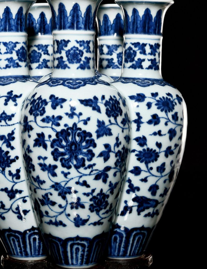 清乾隆 唐窑青花缠枝花卉纹六孔瓶（配座） - 图2