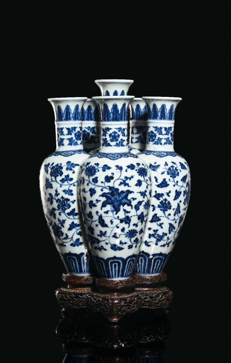 清乾隆 唐窑青花缠枝花卉纹六孔瓶（配座） - 图3