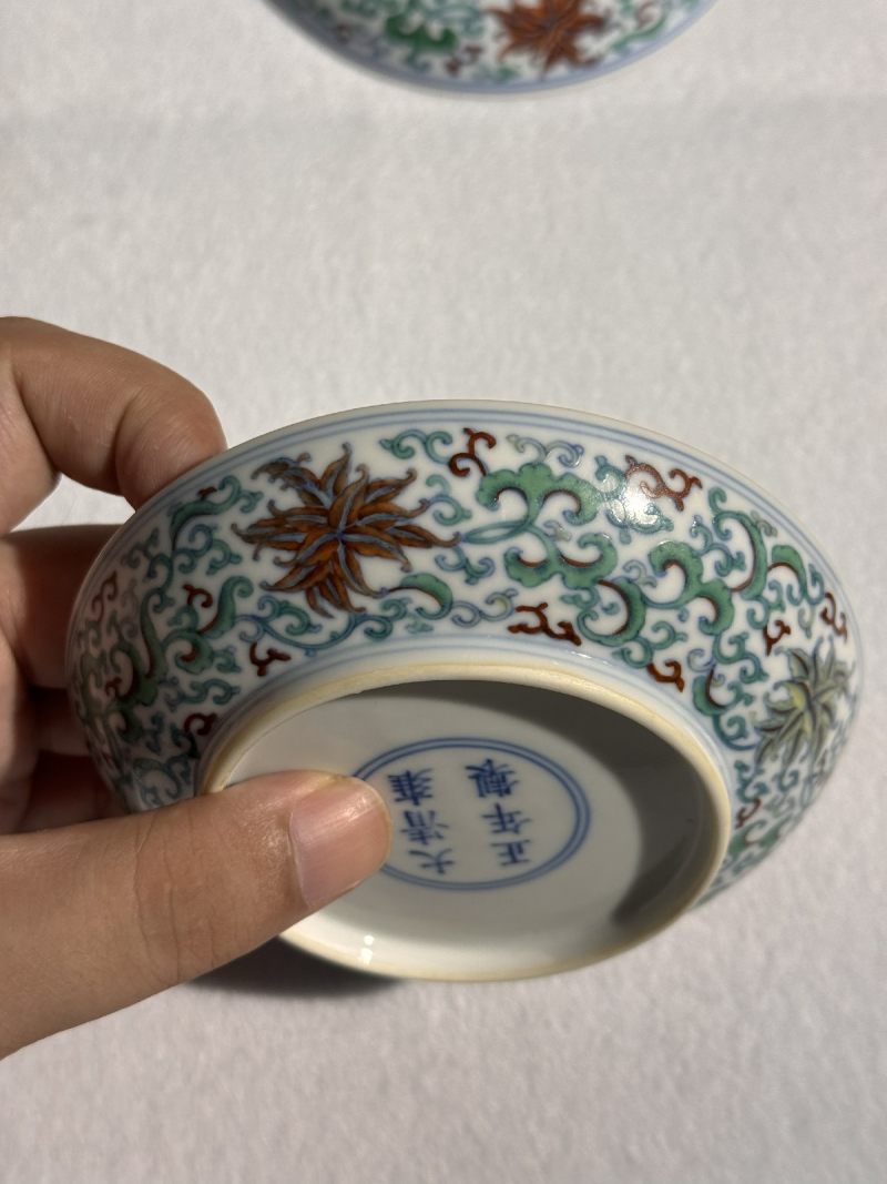 清雍正 斗彩西番莲纹盘 （一对） - 图7