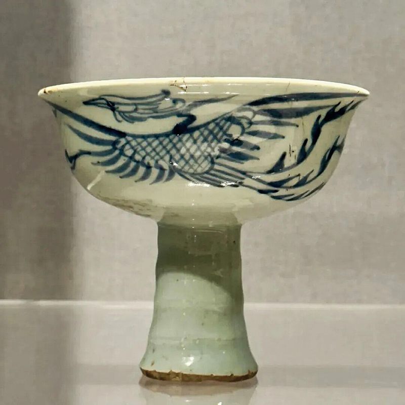 元 青花内堆塑龙纹外凤纹高足杯 - 图4