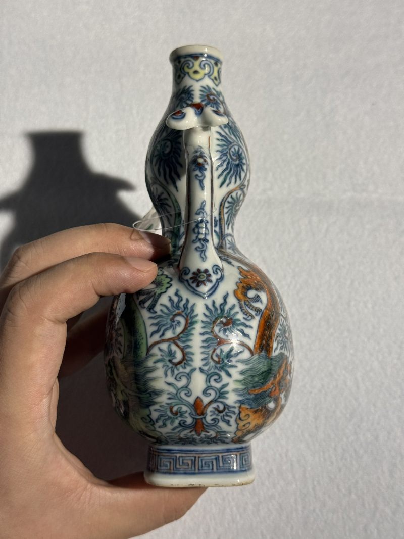 清嘉庆 斗彩双龙捧寿如意耳尊 （一对） - 图7
