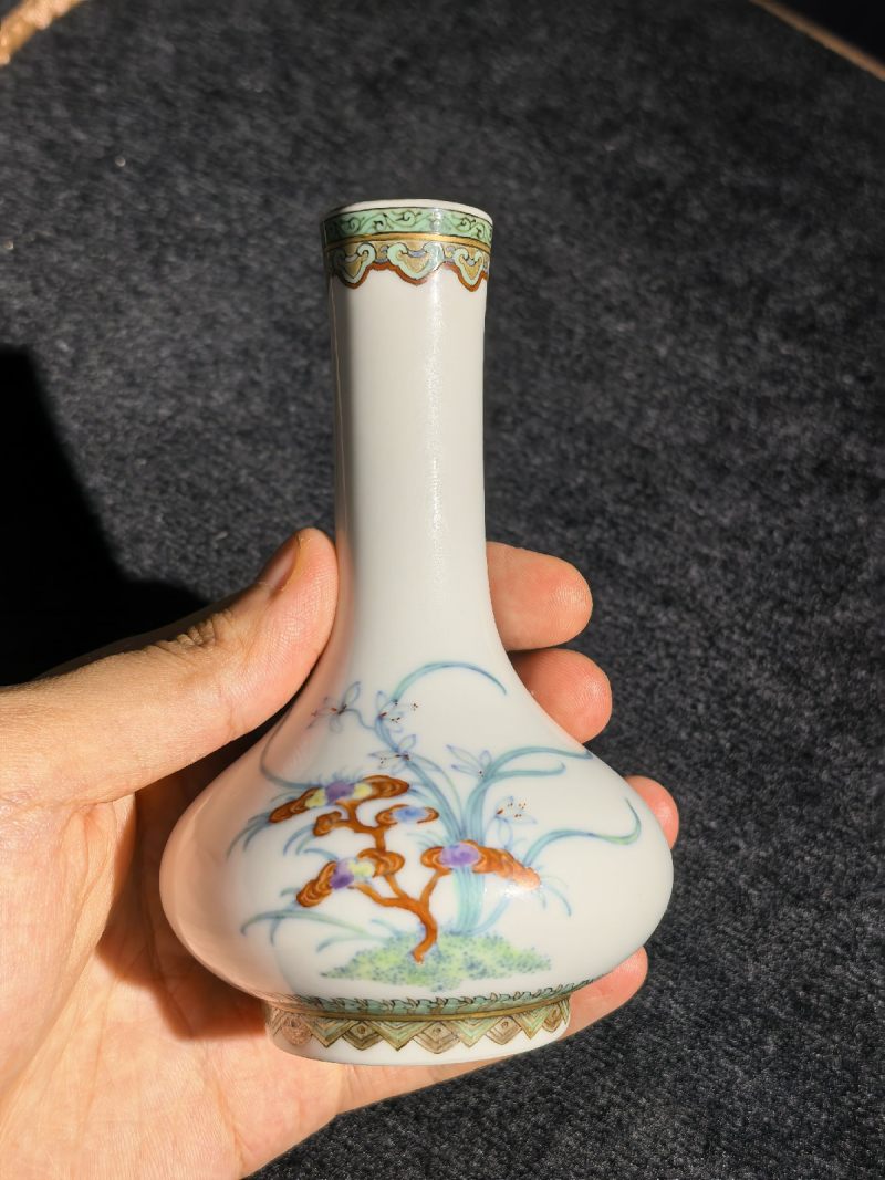 清雍正 仿明式斗彩岁寒三友、灵仙祝寿图小荸荠瓶 - 图3