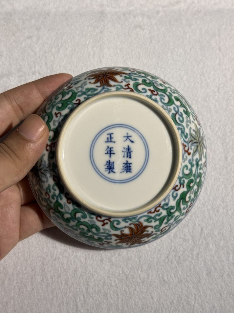 清雍正 斗彩西番莲纹盘 （一对） - 图12