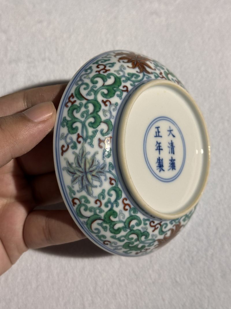 清雍正 斗彩西番莲纹盘 （一对） - 图13