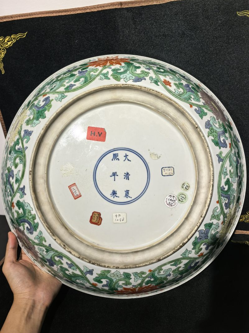 清康熙 五彩缠枝九莲纹大盘 （一对） - 图13